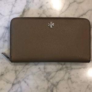 Tory Burch wallet.